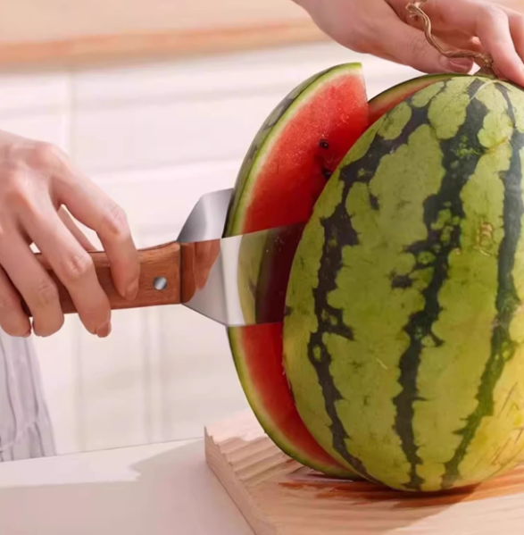 Eine ganze Wassermelone in 10 Sekunden aufschneiden