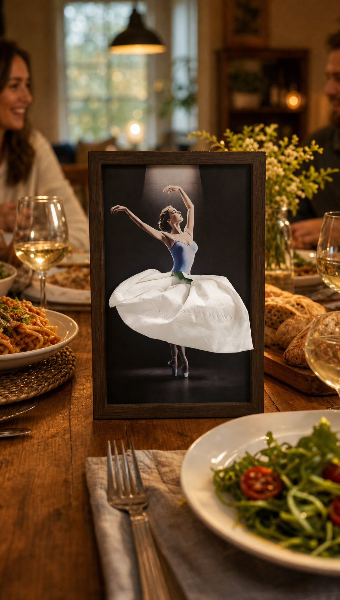 Papiertablett aus massivem Walnussholz mit Ballettmotiv / Serviettenhalter aus Naturholz