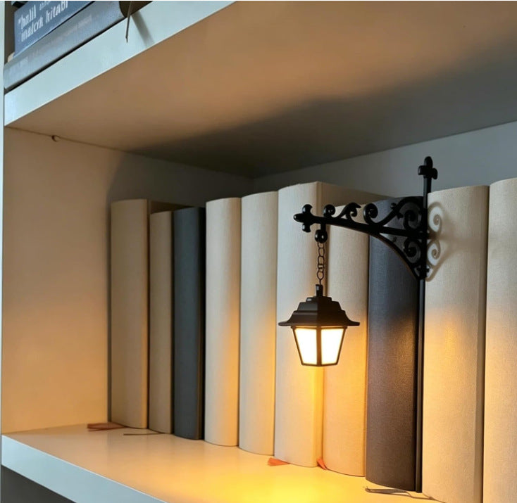 Dekorative Bücherregalbeleuchtung in Laterne-Optik | Vintage-LED-Lampe für Leseecken