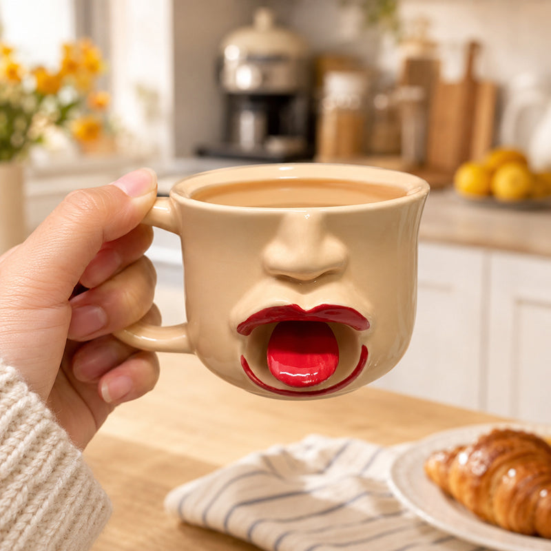 Lustige Keramiktasse mit herausgestreckter Zunge